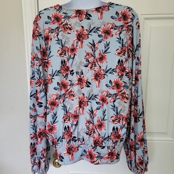 Lot Pair Of 2 Venus Long Sleeve Blouses V Neck Floral Geometric Print Medium - Picture 4 of 9